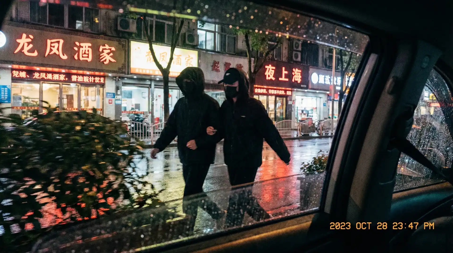 欧皇国际平台 - 顶流明星深夜密会现场抓拍照片